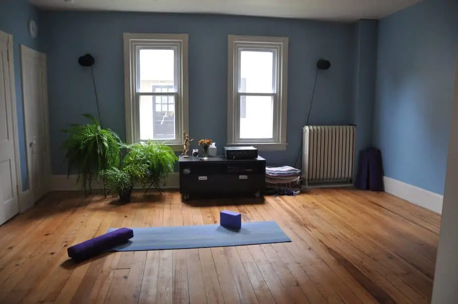 How to organize a place for doing yoga at home?