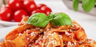 Vegetarian pasta with tomato sauce