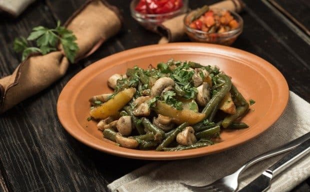 String beans with mushrooms