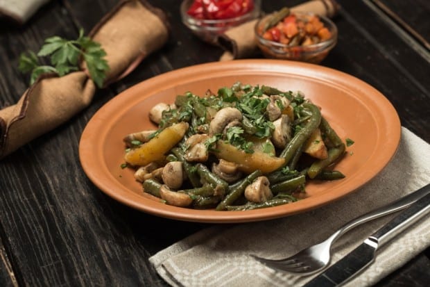 String beans with mushrooms