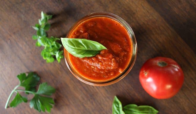 Vegetarian tomato sauce