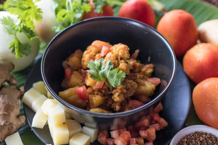 Spicy potatoes with cauliflower